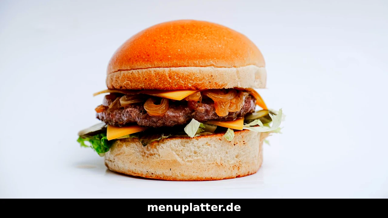 Burger King Preise München mit Whopper, King Pommes und Softdrink auf einem Tablett