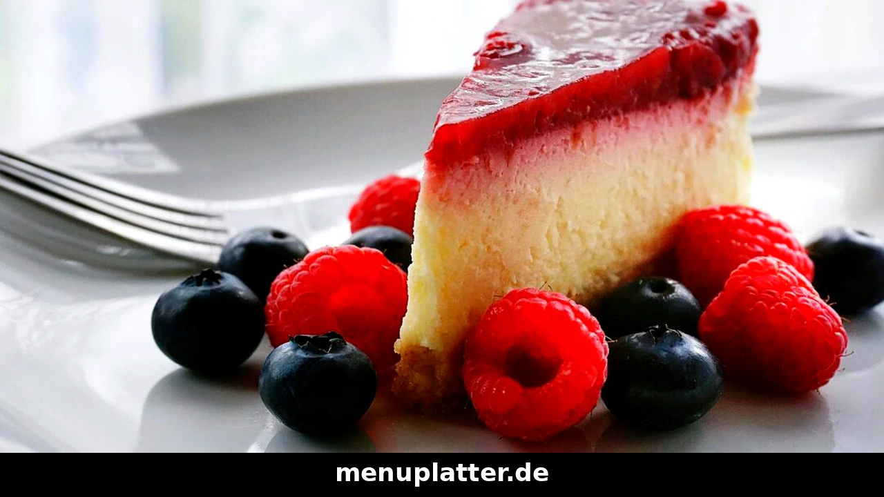 Café Extrablatt Speisekarte Preise mit Himbeer-Käsekuchen und frischen Himbeeren und Blaubeeren