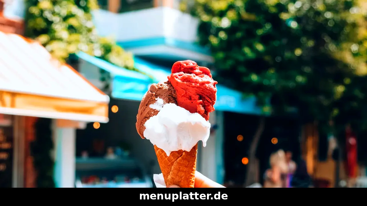 Eis Preise Heidelberg mit Gelato in der Waffel auf der Hauptstraße in der Heidelberger Altstadt vor dem Schlossblick