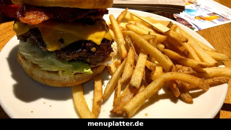 Five Guys Preise Berlin mit Bacon Cheeseburger, Pommes frites und Milchshake auf einem Tablett in Berlin