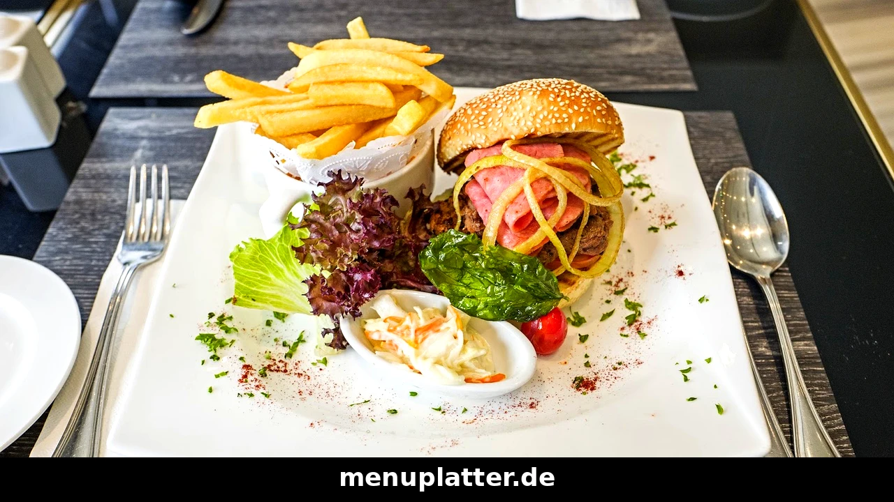 Hans im Glück Preise München mit einem Burger mit Pommes frites und Krautsalat