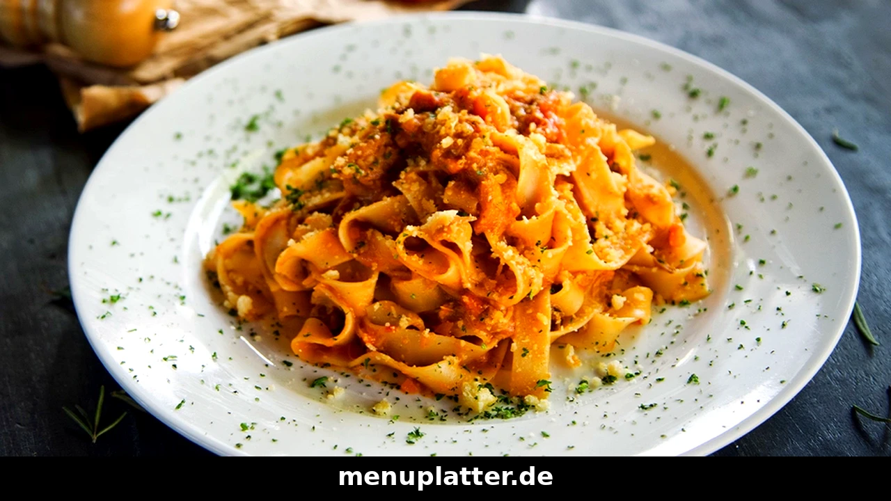 Pasta Preise Leipzig mit handgemachten Tagliatelle alla Bolognese und Parmesan in einem Leipziger Ristorante am Burgplatz