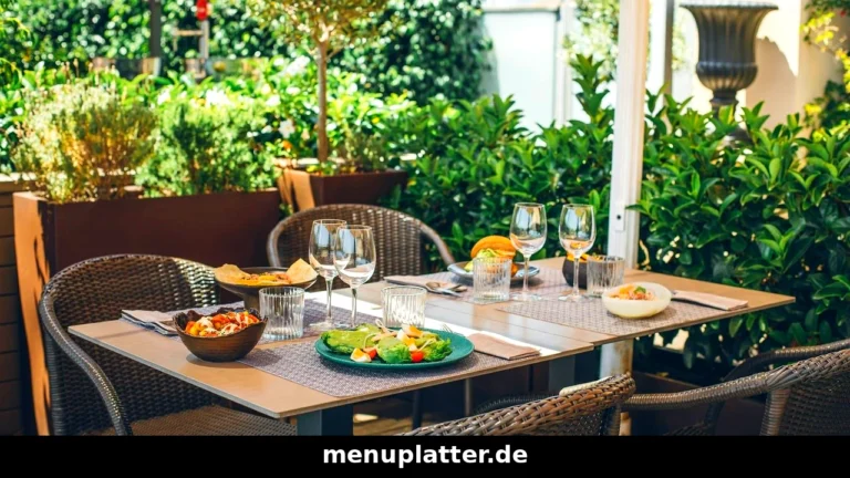 Restaurant Preise Potsdam mit Burger, Brezel und Pelmeni von geprüften Potsdamer Restaurants auf einem hellen Tisch
